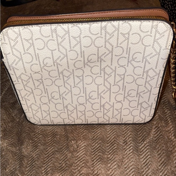 Calvin Klein crossbody with chain style brown adjustable strap purse - Picture 2 of 5